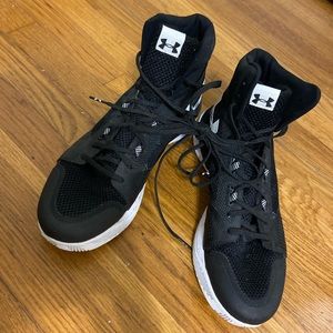 Under Armor Black basketball/volleyball Shoes